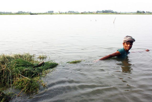 Bangladesh Demonstrate Coping With Climate Change As Talks Begin