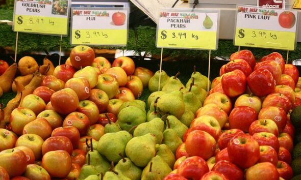 apples & pears By andrea castelli Via Flickr