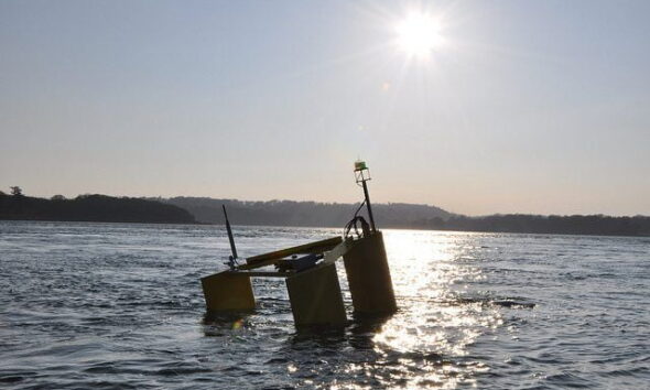 March 2011 - Grid connecting 1-10th scale Evopod by Oceanflow Energy via flickr