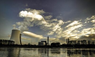 Nuclear electric power station by FarbenfroheWunderwelt via flickr