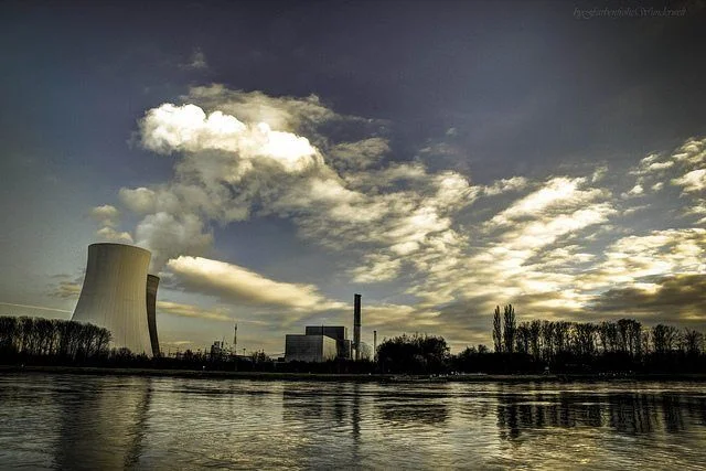 Nuclear electric power station by FarbenfroheWunderwelt via flickr