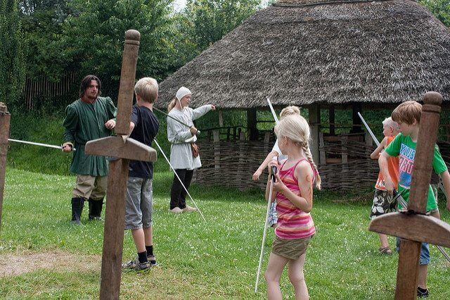 Sword lessons by Hans Splint via flickr