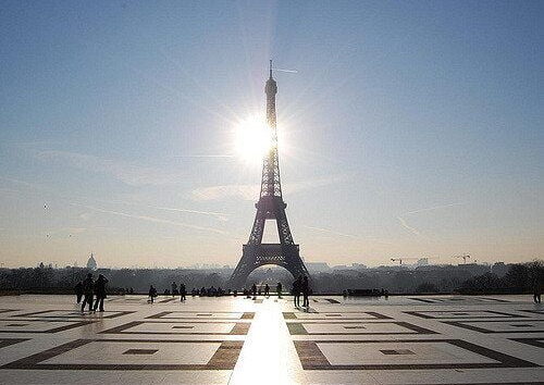 The Eiffel Tower by Alex Lecea via flickr