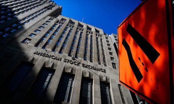 stock exchange road by spiros vathis via flickr