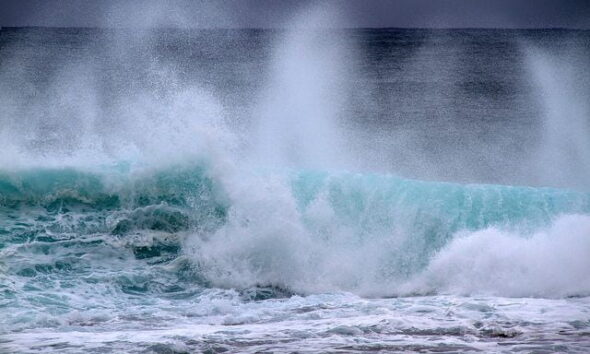 waves by tony hisgett via flickr