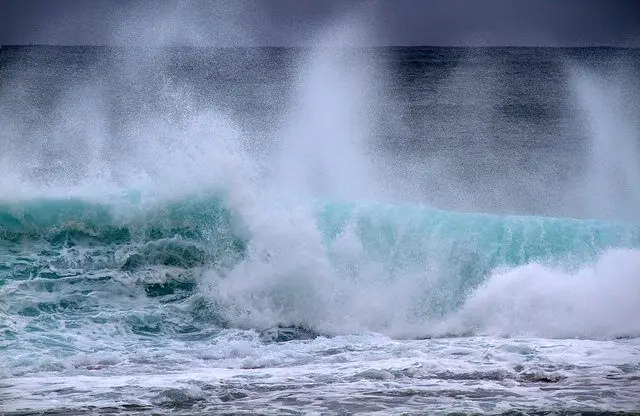 waves by tony hisgett via flickr