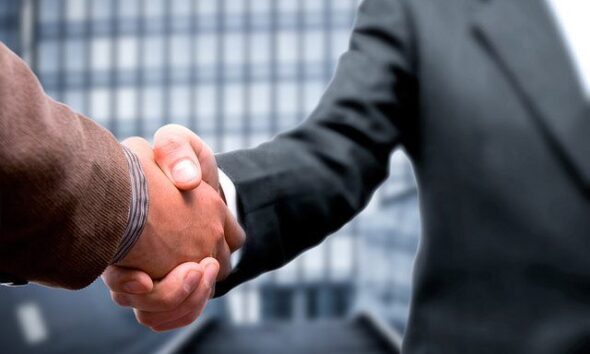 Handshake by corporate traveller via flickr