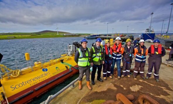 tidal-power-sr2000-device-scotrenewables-launch2
