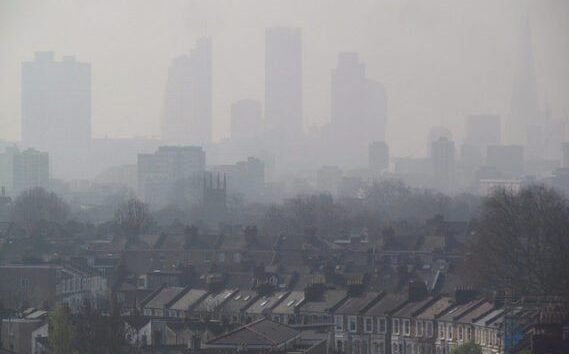 london-air-pollution-view-from-hackney-april-10-2015-005-by-david-holt-va-flickr