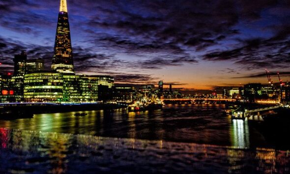 Sunset @ London by d26b73 via flickr