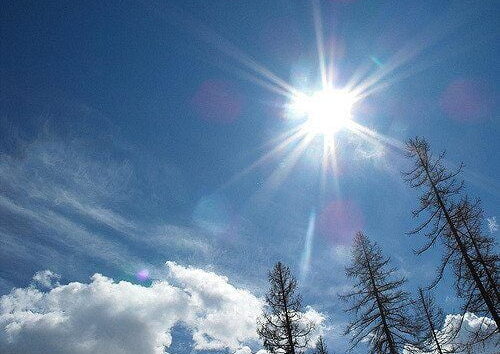 sun by gr33n3gg via flickr