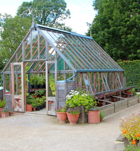 how to build greenhouses