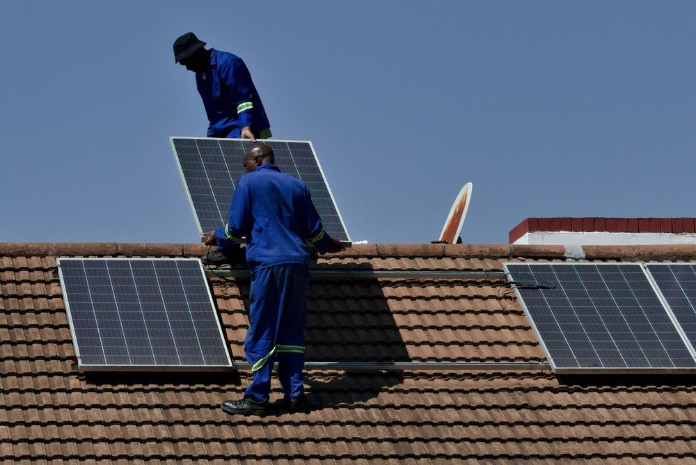 The Beginner's Guide to Installing Solar Panels On Your Home - Vimarsana News