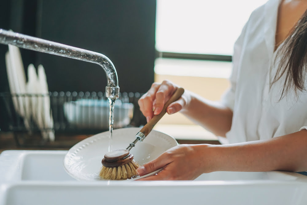 What is the Eco-Friendliest Option to Wash Your Dishes? - Vimarsana News