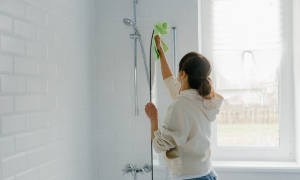eco-friendly shower cleaning